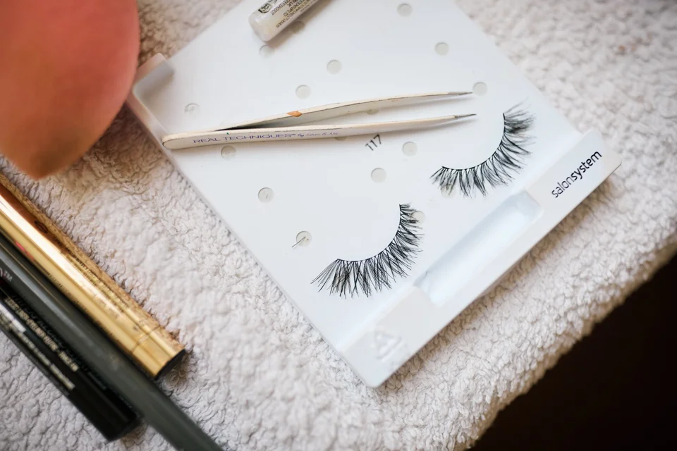 Makeup details before the ceremony